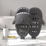 Sandales de bain requin anti-dérapantes avec drainage pour douche et piscine